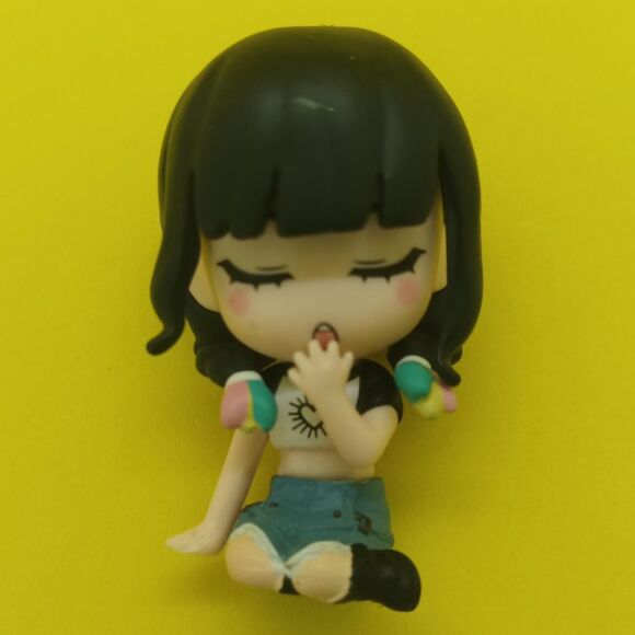 LE SSERAFIM ANTIFRAGILE FIGURINE - Picture 4 of 5